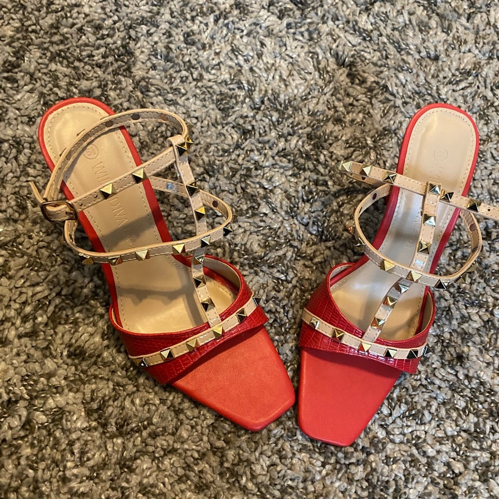 WILD DIVA SHOES LIKE NEW